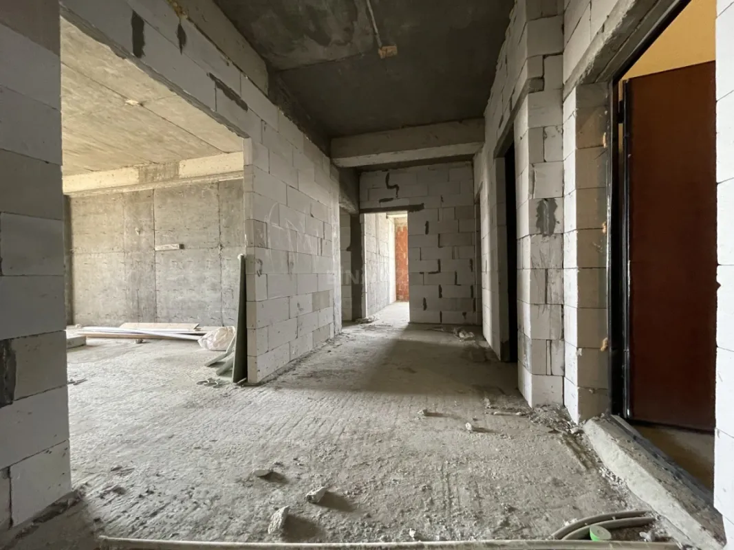 Satılır 3 otaqlı mənzil 156.3 m²