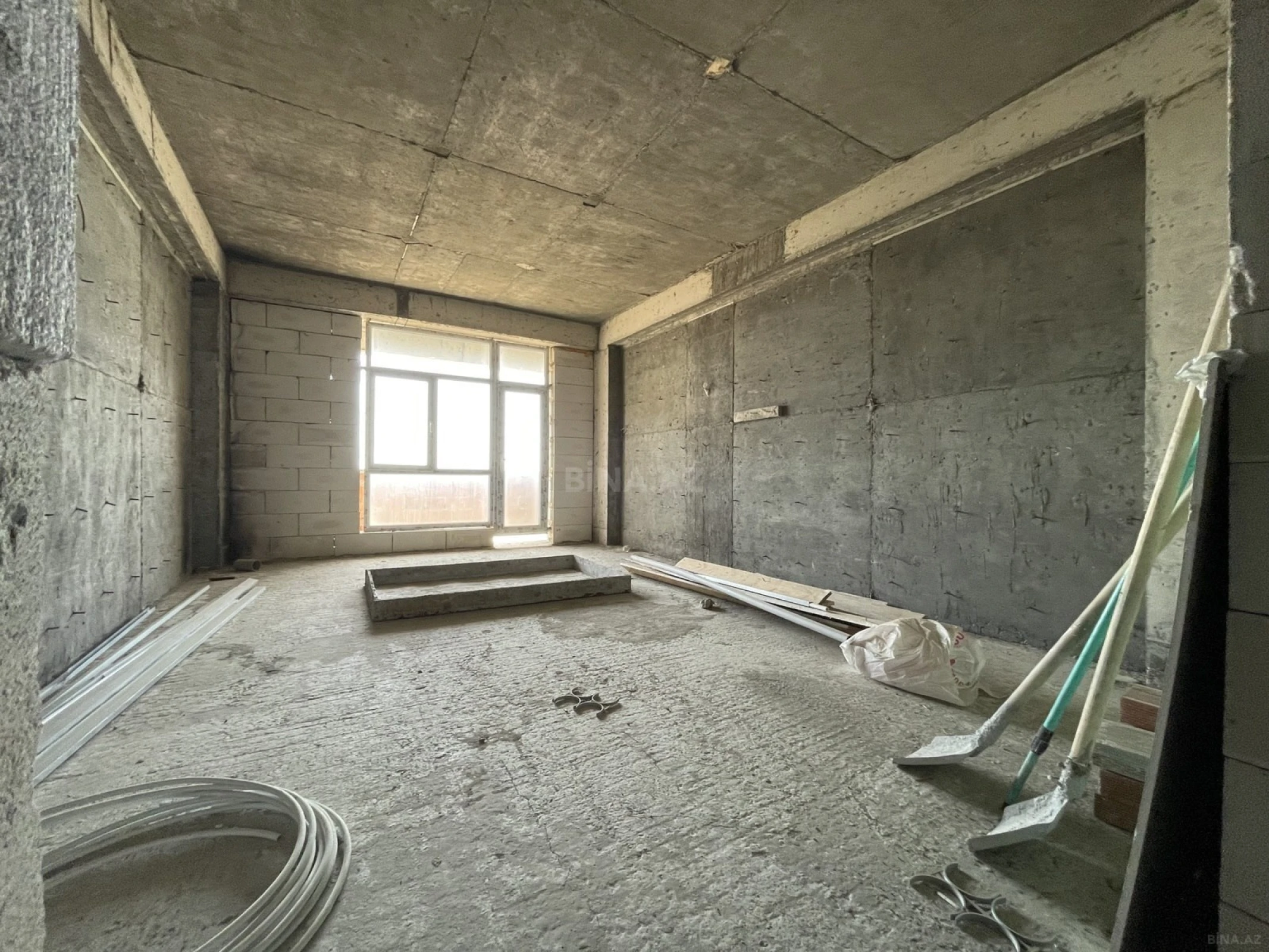 Satılır 3 otaqlı mənzil 156.3 m²