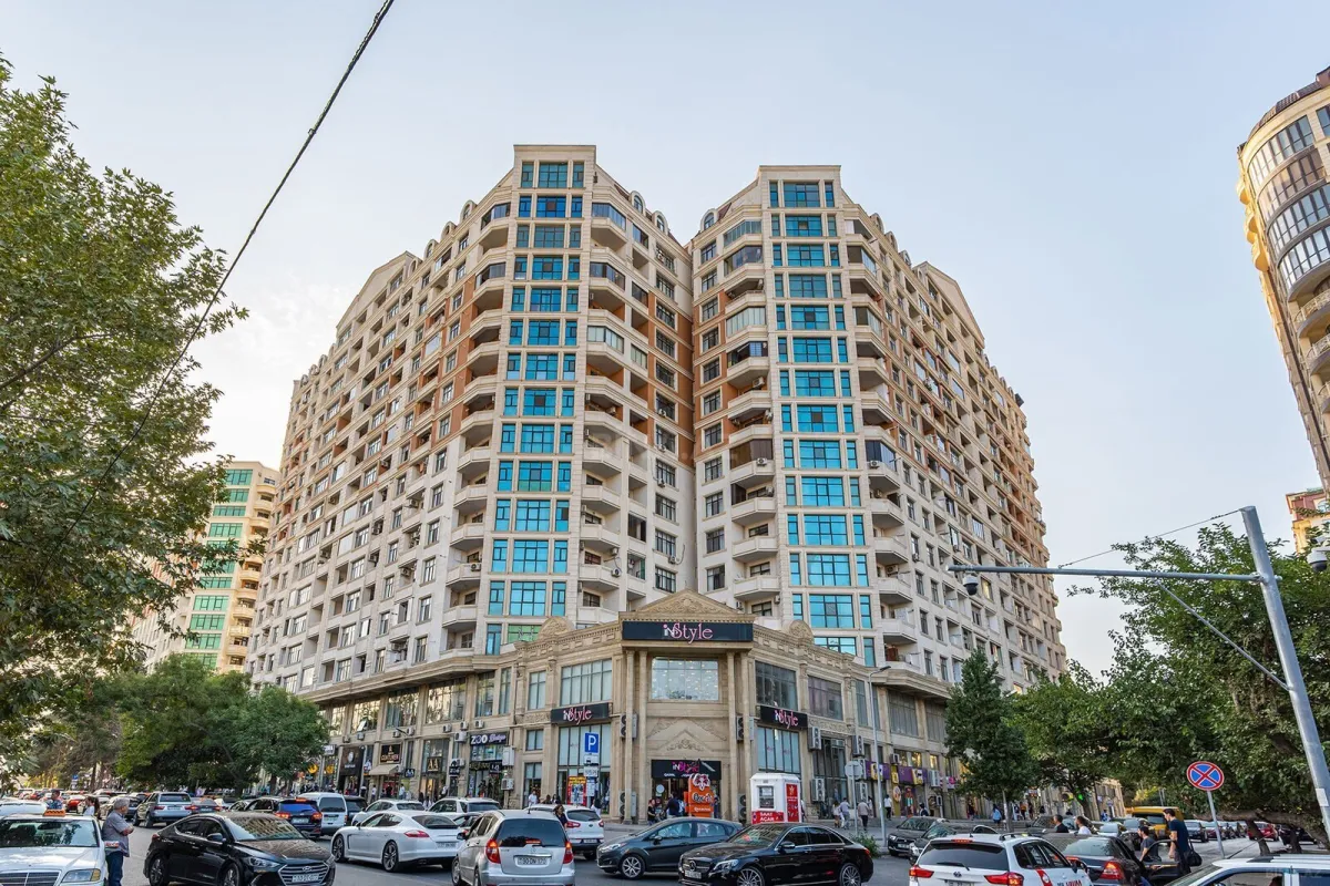 Satılır 3 otaqlı mənzil 155 m²