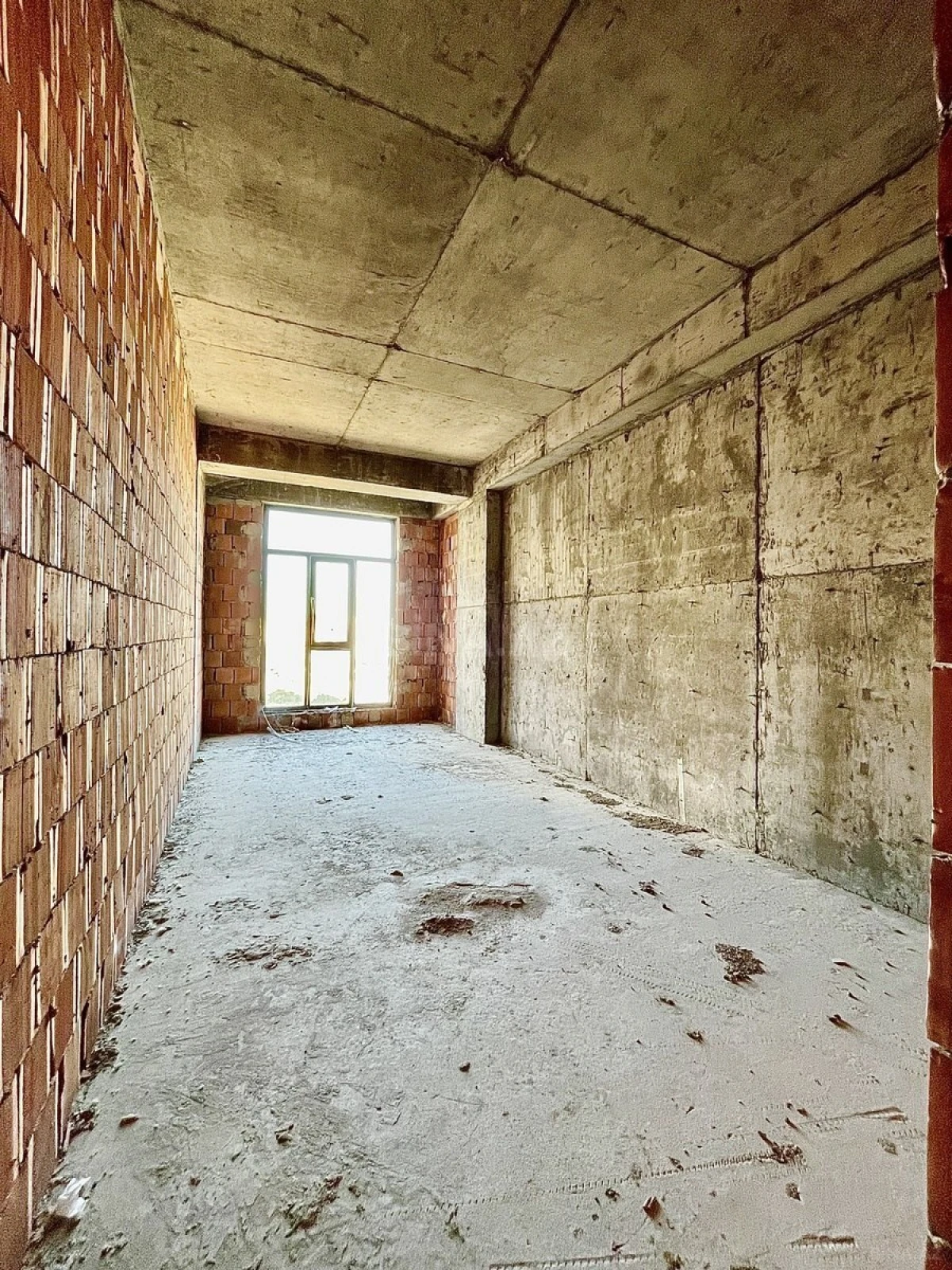 Satılır 2 otaqlı mənzil 84 m²