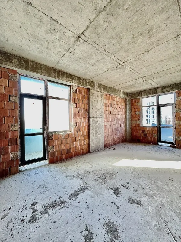 Satılır 2 otaqlı mənzil 84 m²