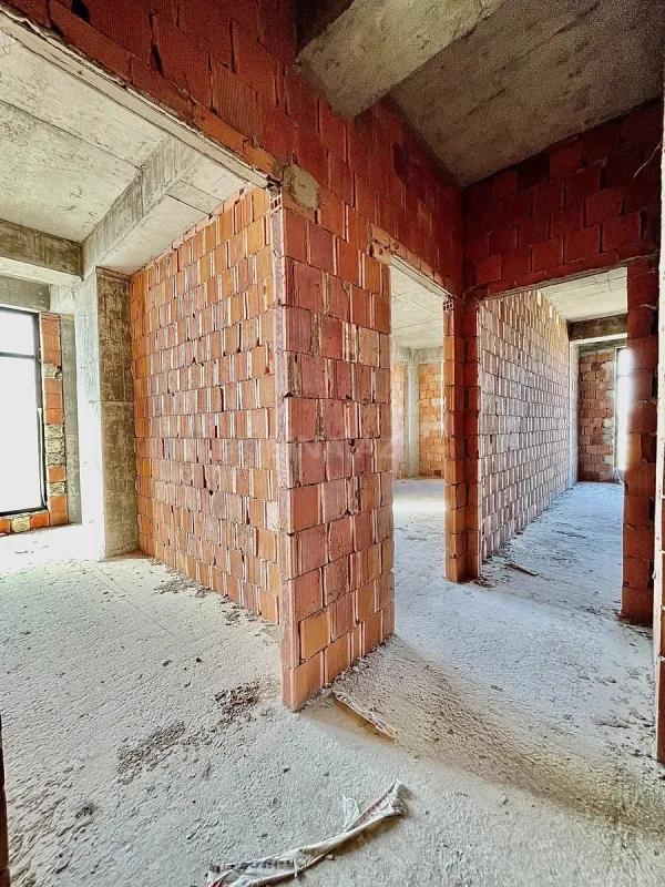 Satılır 2 otaqlı mənzil 84 m²