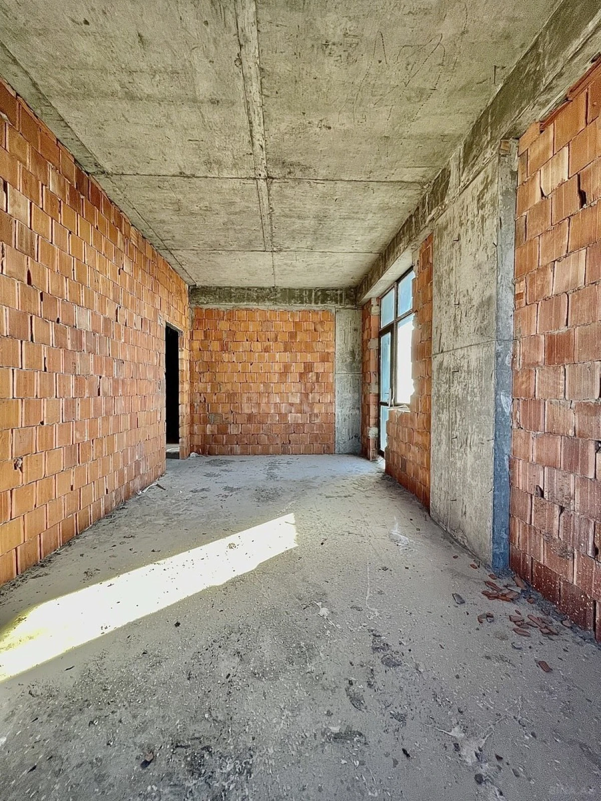 Satılır 2 otaqlı mənzil 84 m²