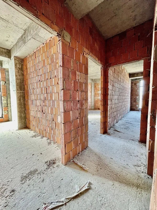 Satılır 2 otaqlı mənzil 84 m²