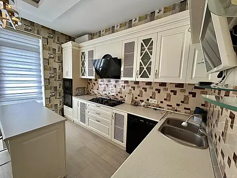 Kirayə verilir 4 otaqlı mənzil 180 m²