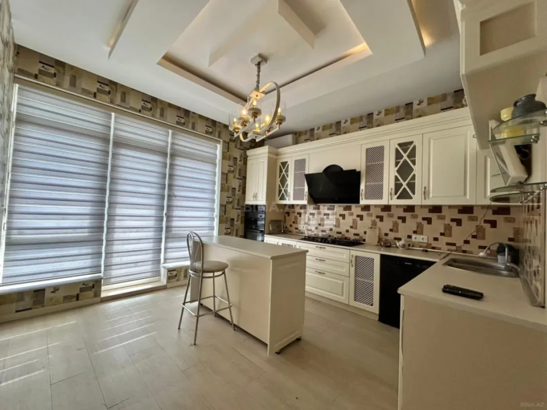 Kirayə verilir 4 otaqlı mənzil 180 m²