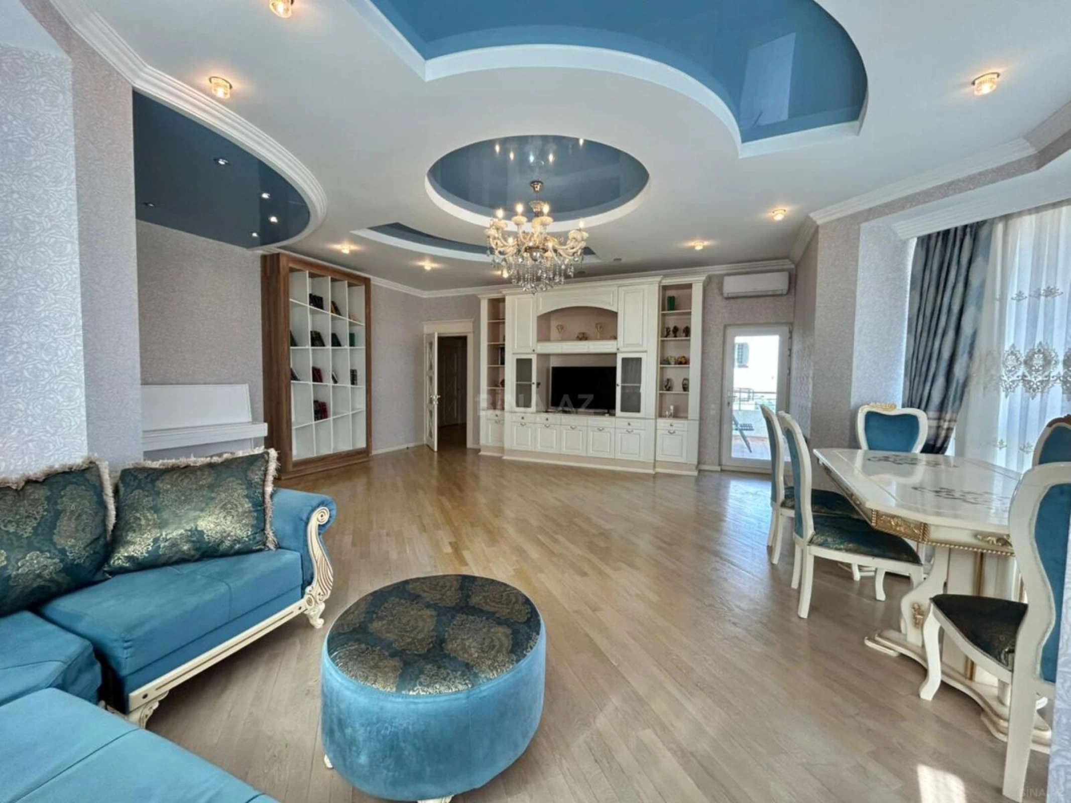 Kirayə verilir 4 otaqlı mənzil 180 m²