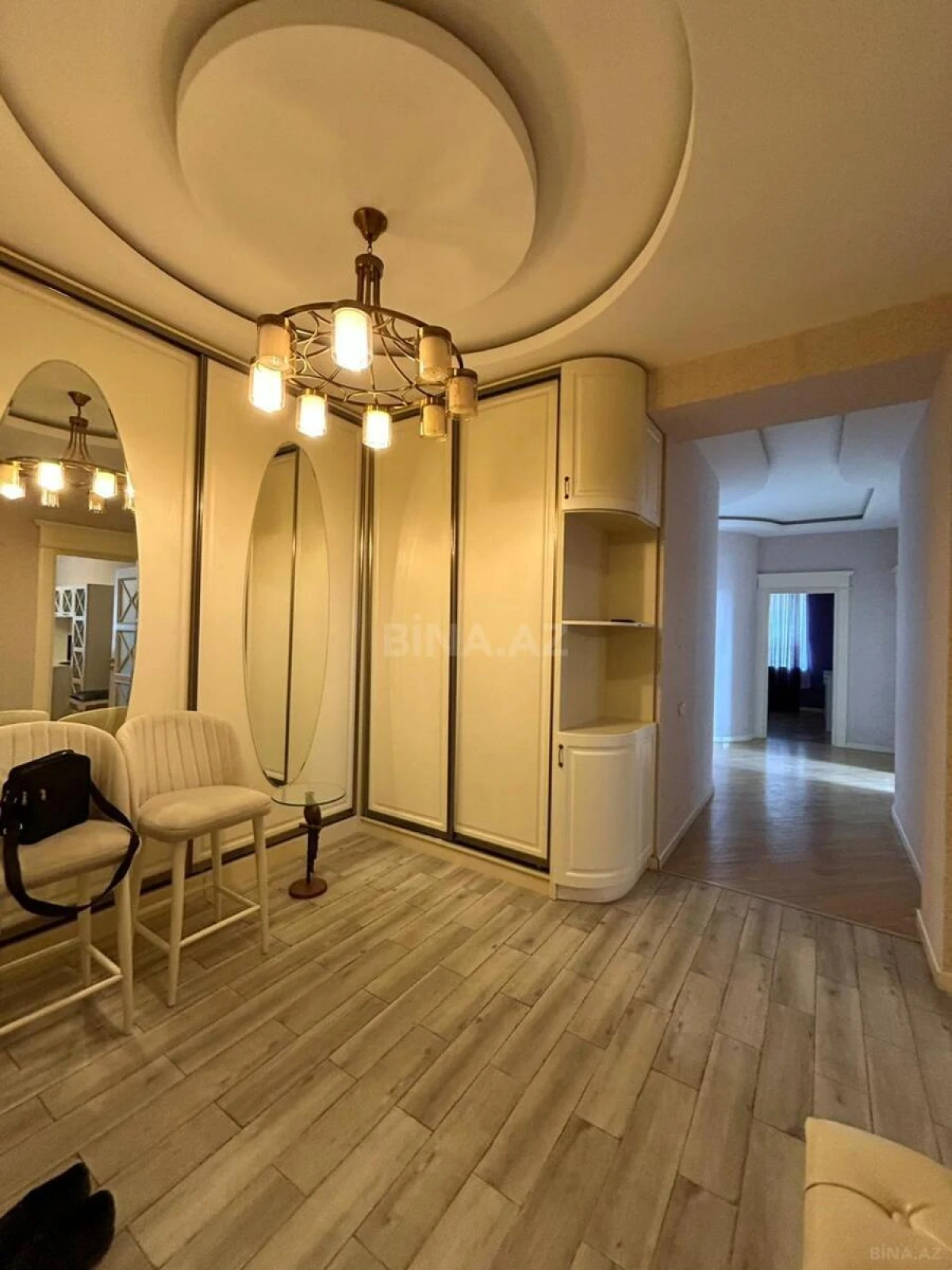 Kirayə verilir 4 otaqlı mənzil 180 m²