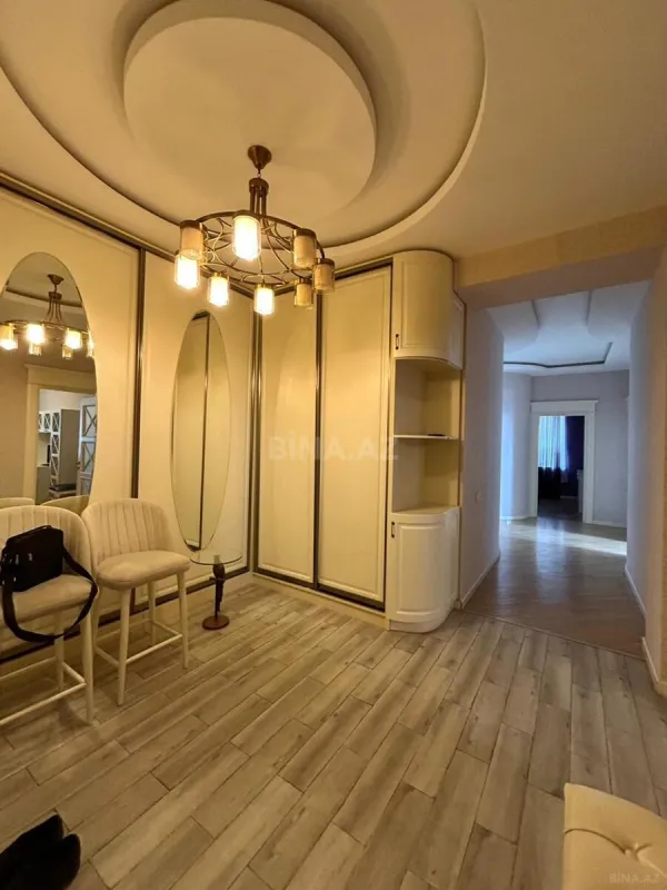 Kirayə verilir 4 otaqlı mənzil 180 m²