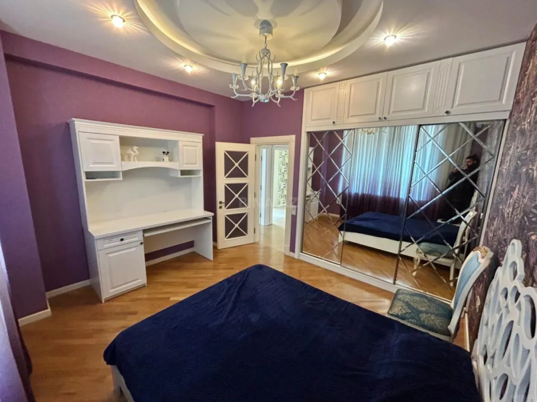 Kirayə verilir 4 otaqlı mənzil 180 m²