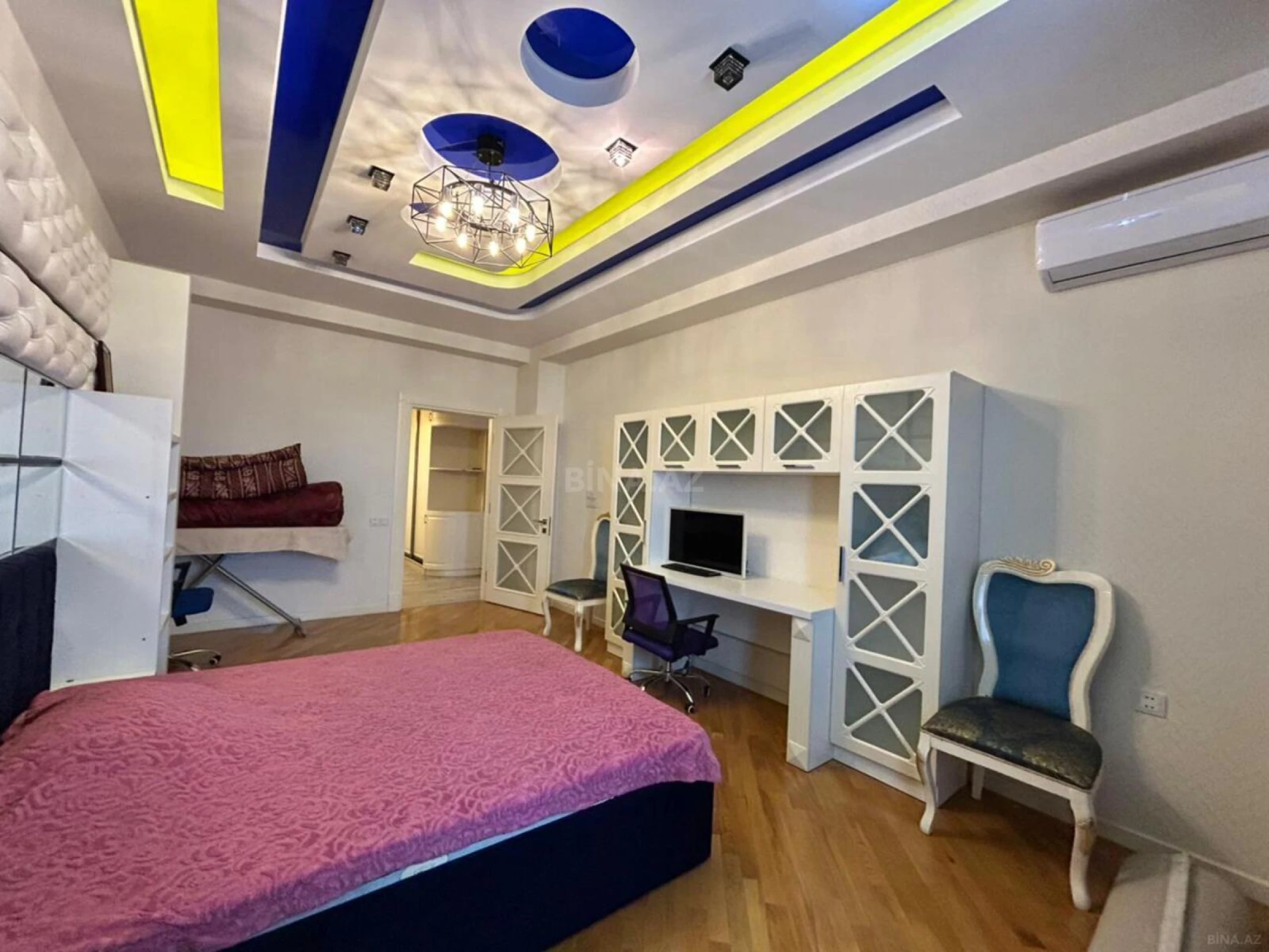 Kirayə verilir 4 otaqlı mənzil 180 m²