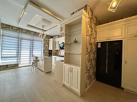 Kirayə verilir 4 otaqlı mənzil 180 m²