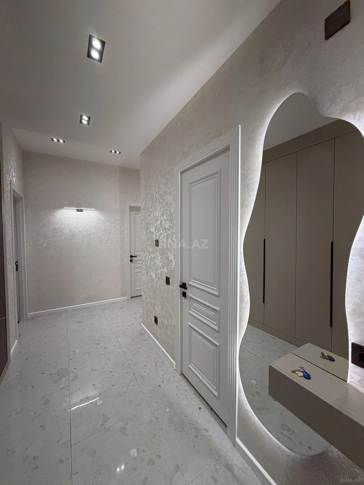 Satılır 3 otaqlı mənzil 97 m²