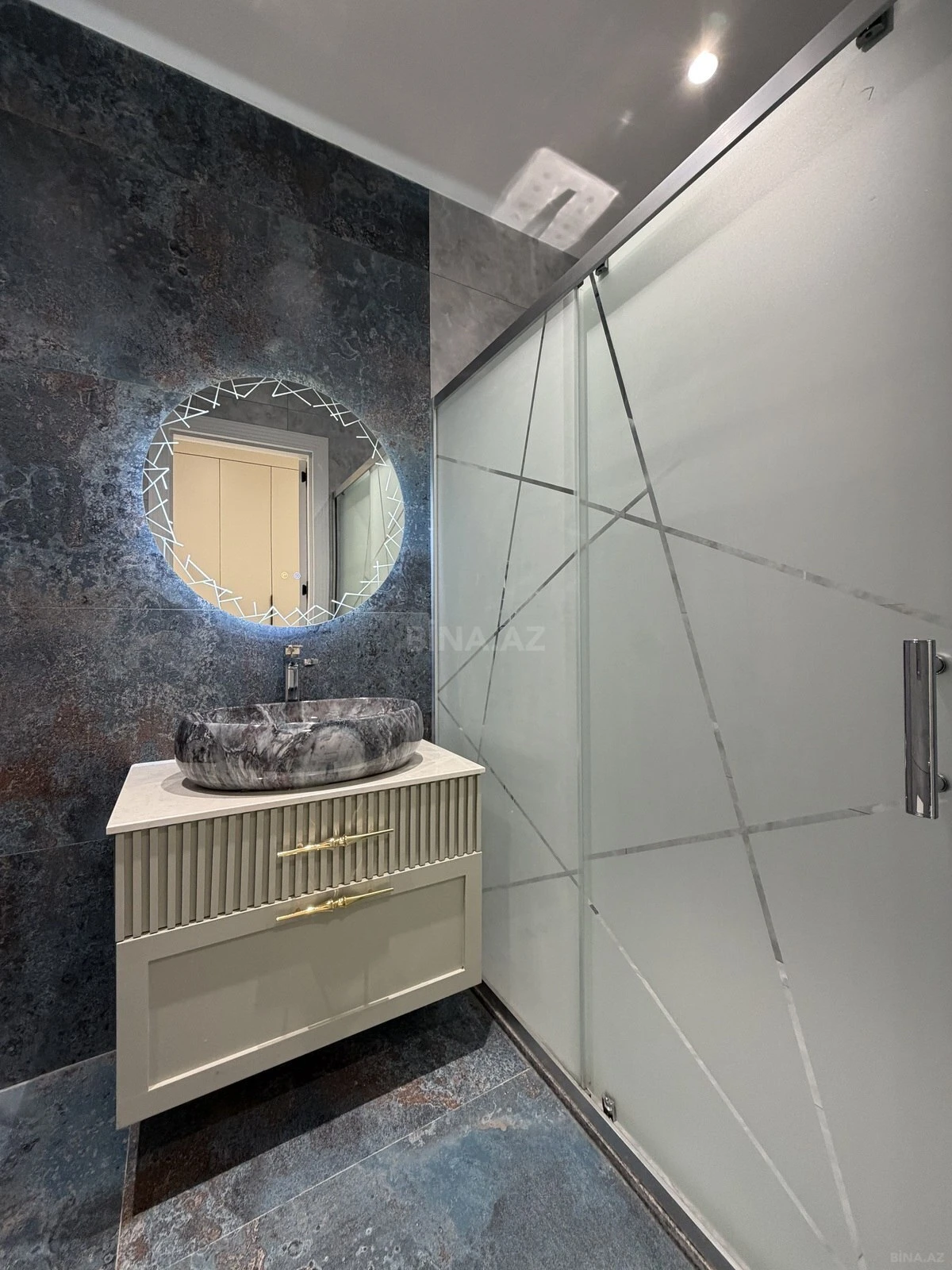 Satılır 3 otaqlı mənzil 97 m²