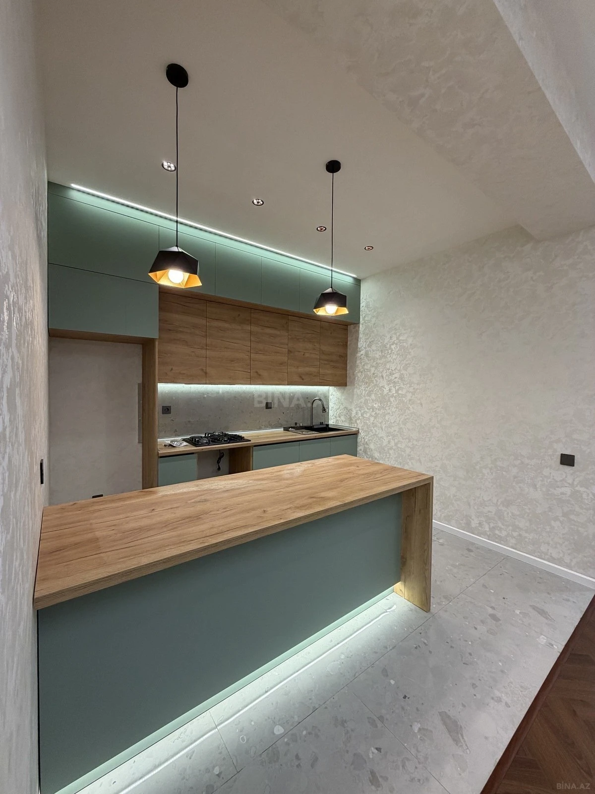 Satılır 3 otaqlı mənzil 97 m²