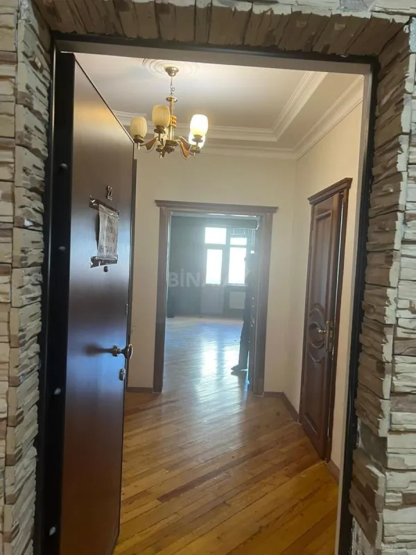 Satılır 3 otaqlı mənzil 124 m²