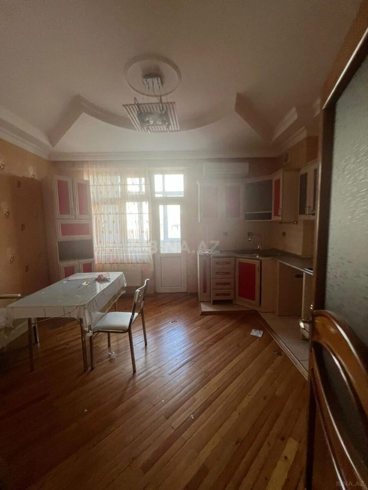 Satılır 3 otaqlı mənzil 124 m²