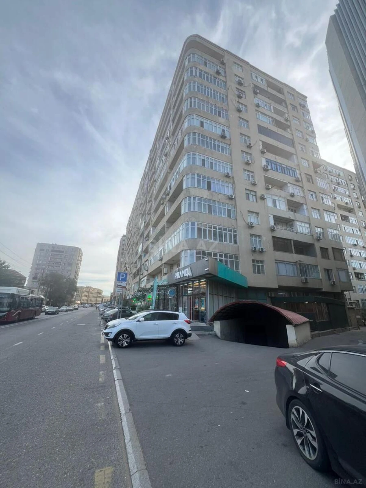 Satılır 3 otaqlı mənzil 124 m²