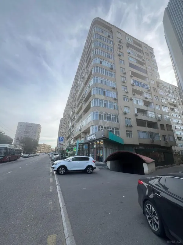 Satılır 3 otaqlı mənzil 124 m²