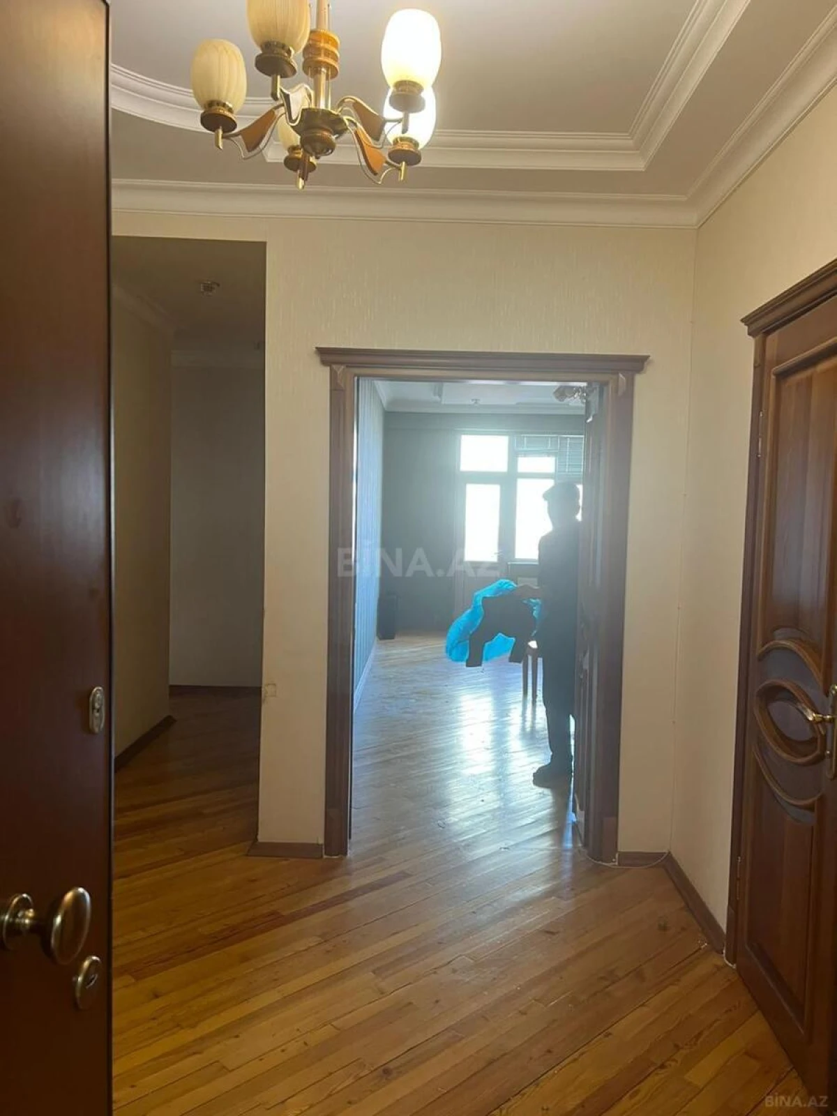Satılır 3 otaqlı mənzil 124 m²
