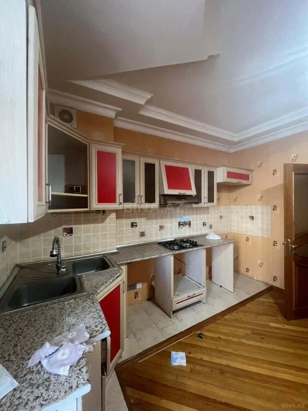 Satılır 3 otaqlı mənzil 124 m²