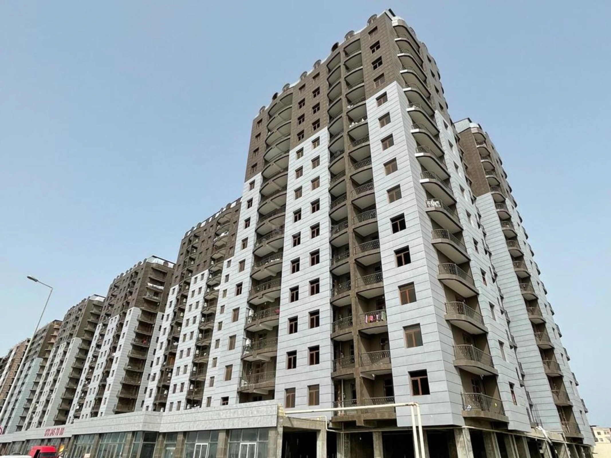 Satılır 3 otaqlı mənzil 128 m²