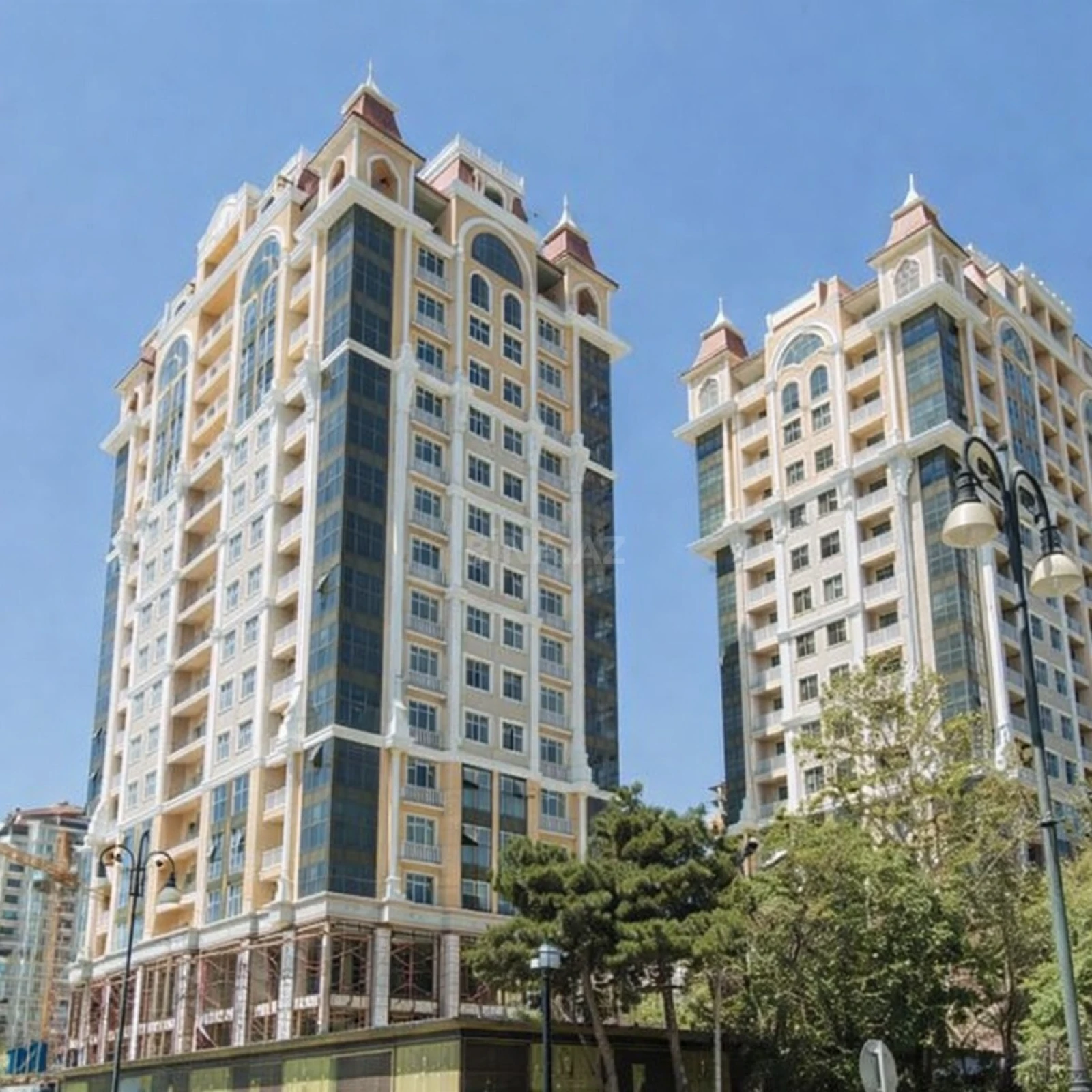 Satılır 3 otaqlı mənzil 147 m²