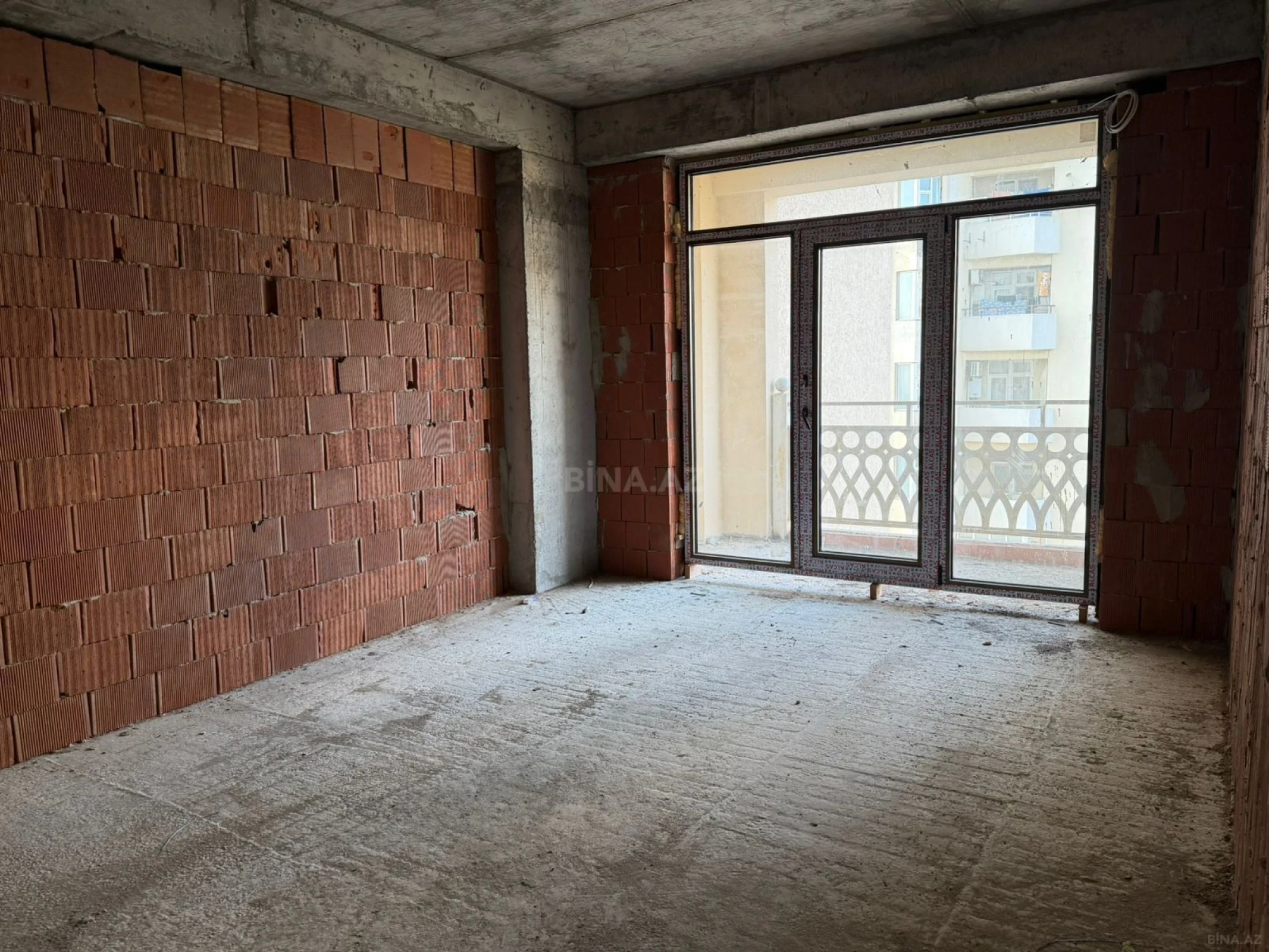 Satılır 3 otaqlı mənzil 147 m²