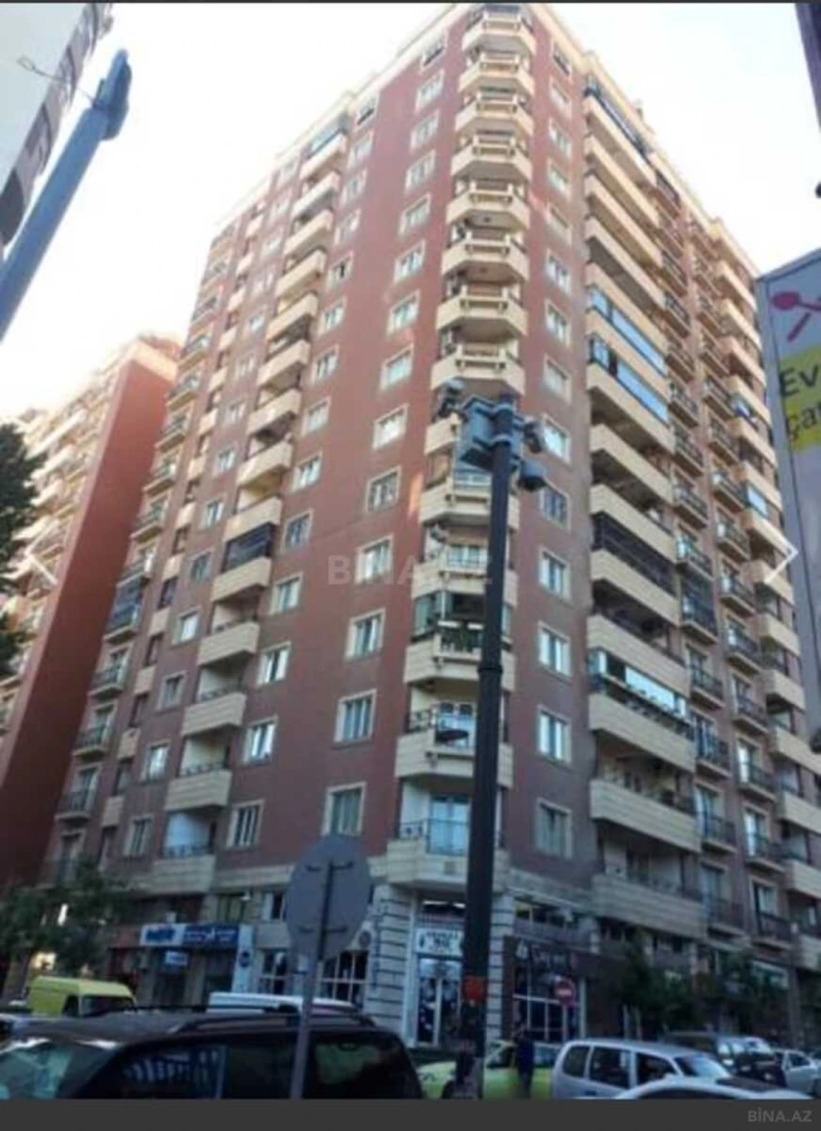 Satılır 3 otaqlı mənzil 145 m²