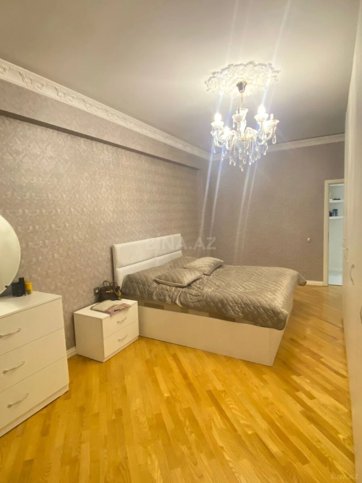 Satılır 3 otaqlı mənzil 110 m²