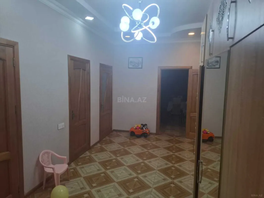 Satılır 4 otaqlı mənzil 147 m²