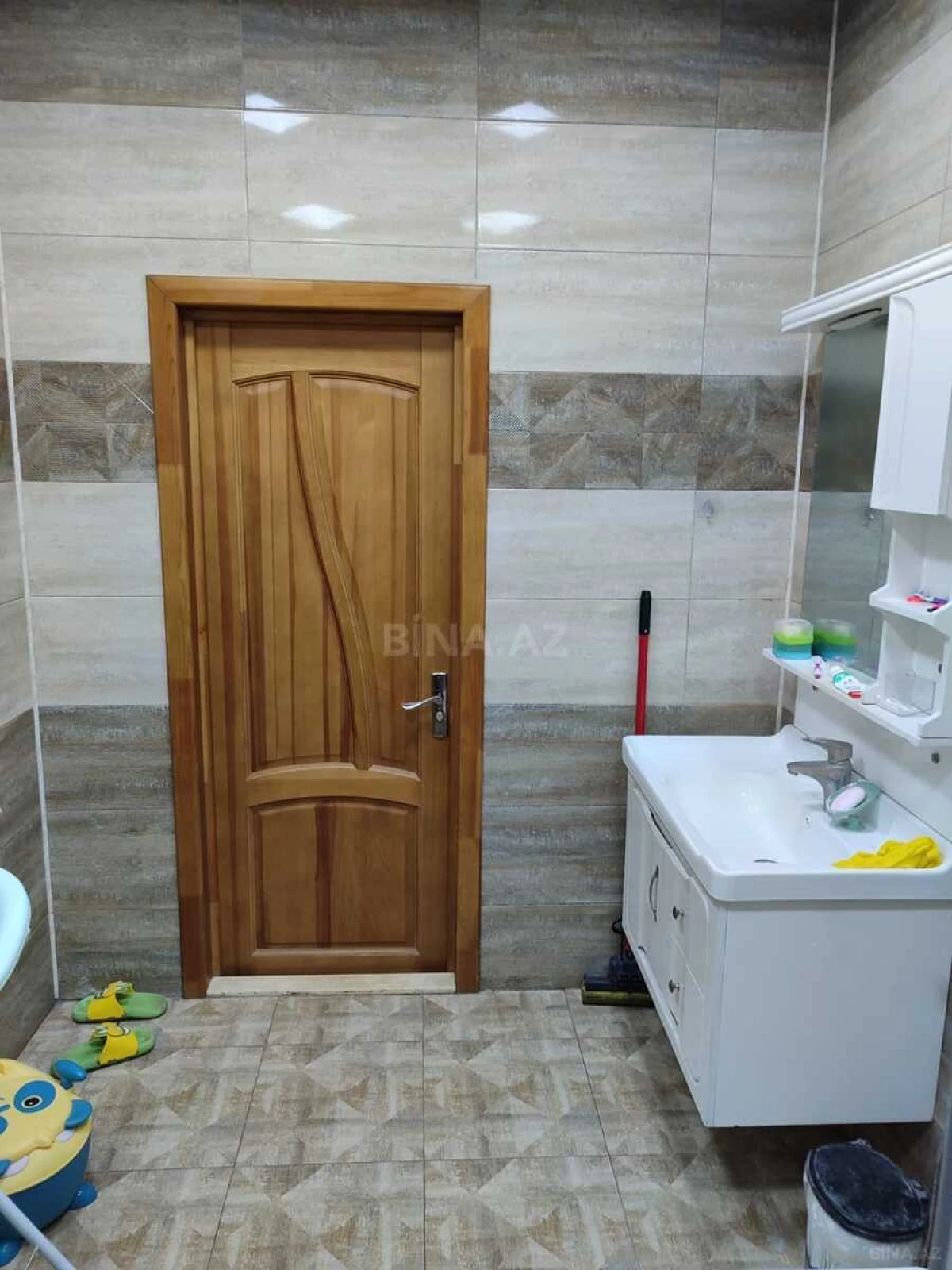 Satılır 4 otaqlı mənzil 147 m²