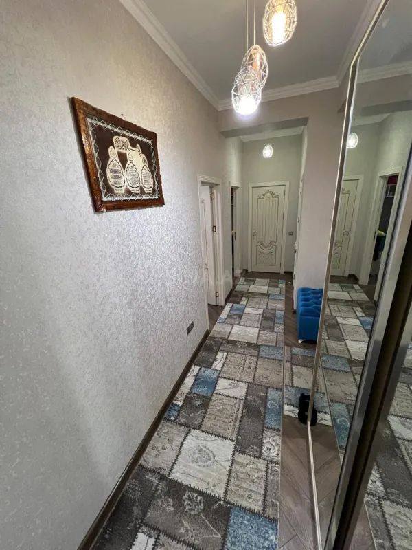 Satılır 2 otaqlı mənzil 93 m²
