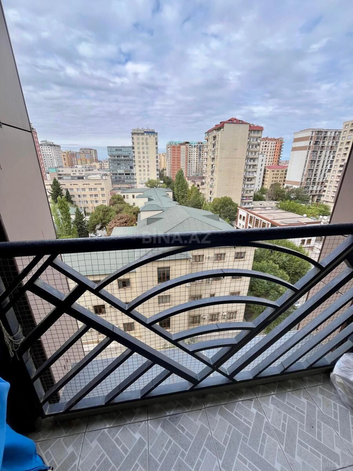Satılır 2 otaqlı mənzil 90.7 m²