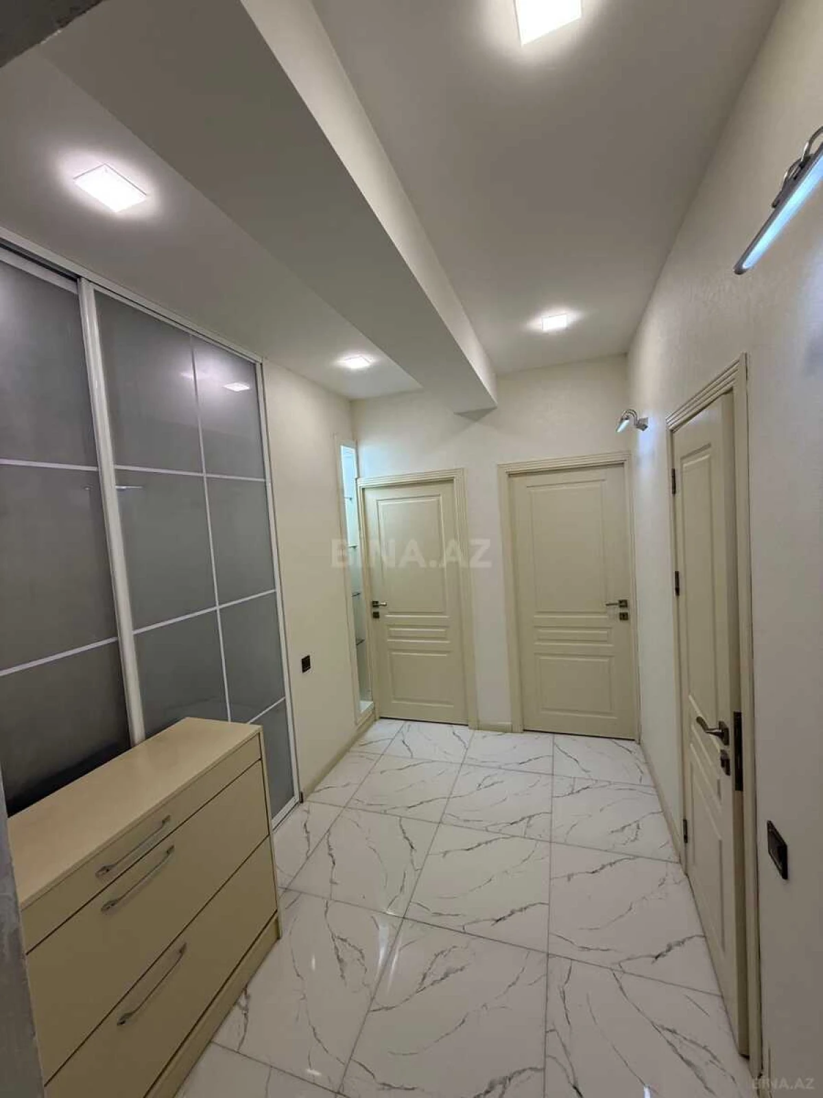 Satılır 2 otaqlı mənzil 65 m²