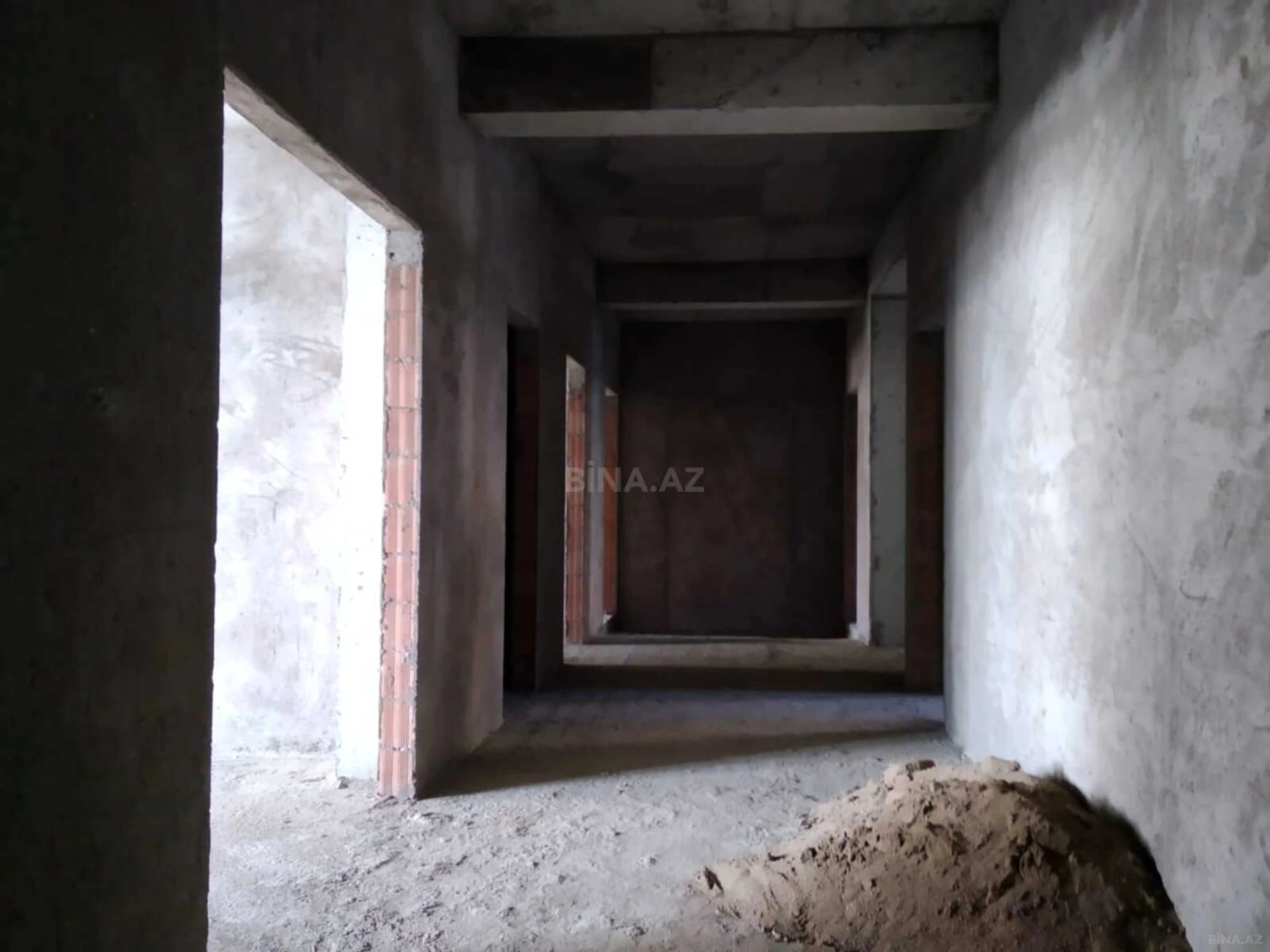 Satılır 3 otaqlı mənzil 145 m²