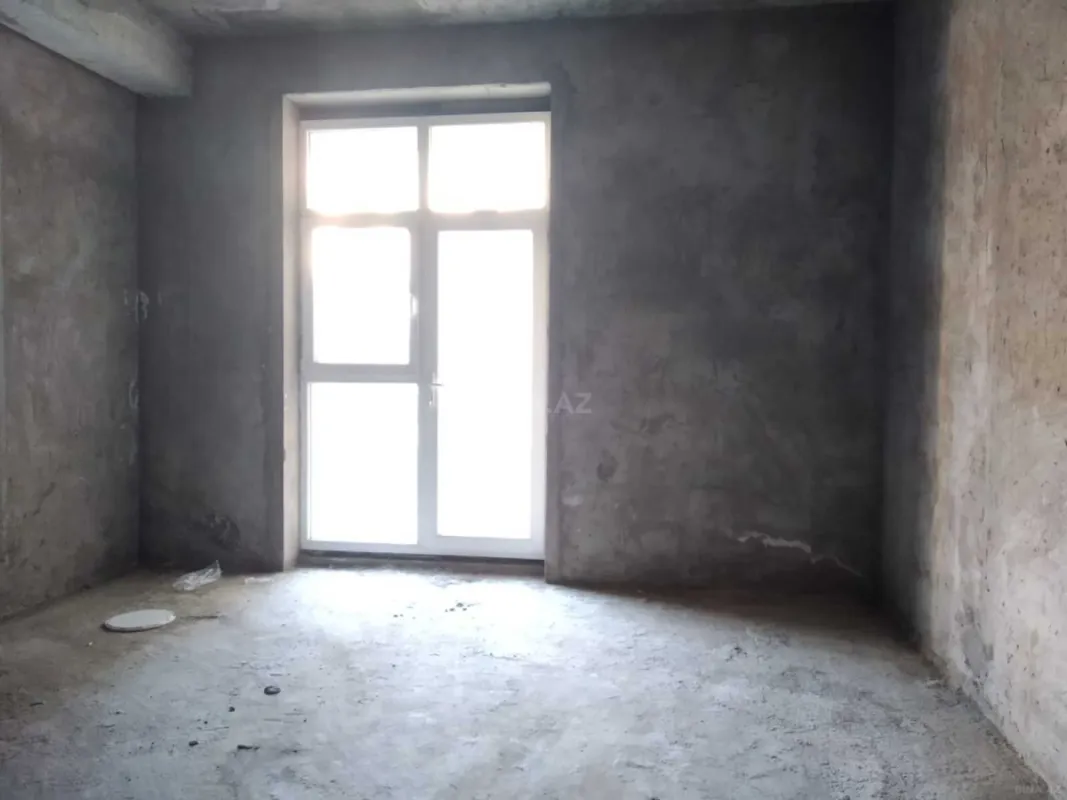 Satılır 3 otaqlı mənzil 145 m²