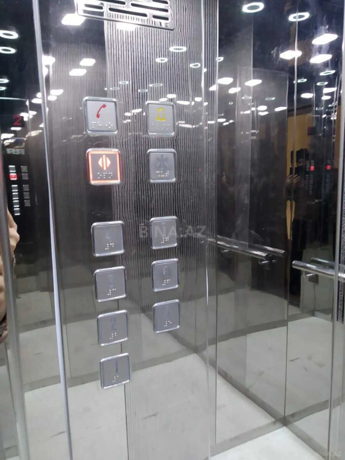 Satılır 3 otaqlı mənzil 145 m²