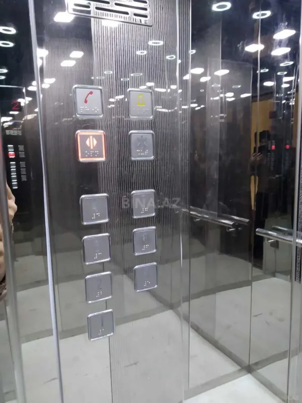 Satılır 3 otaqlı mənzil 145 m²