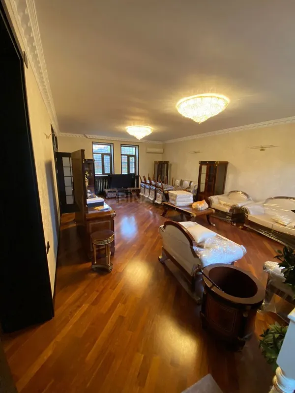 Kirayə verilir 6 otaqlı həyət evi 350 m²