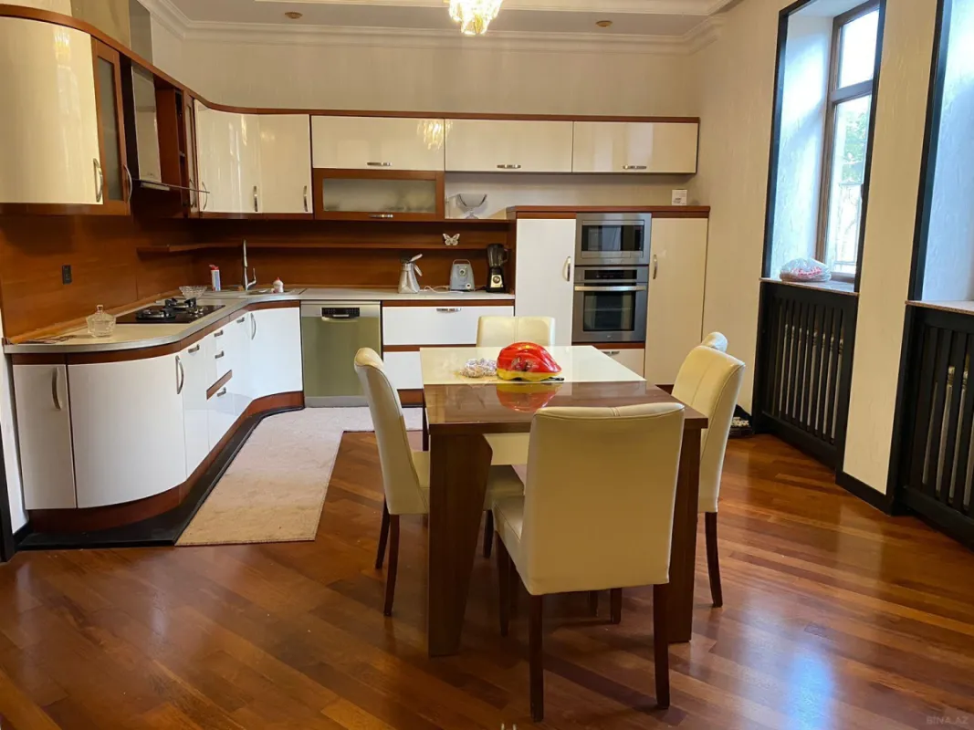 Kirayə verilir 6 otaqlı həyət evi 350 m²
