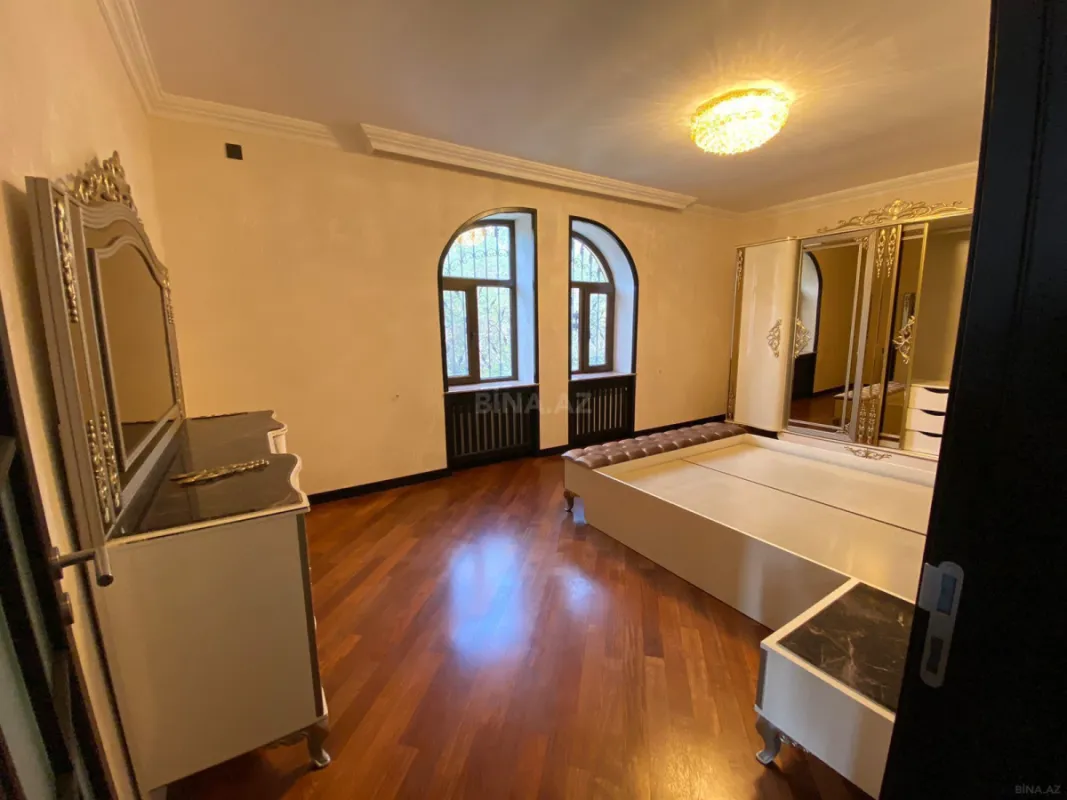 Kirayə verilir 6 otaqlı həyət evi 350 m²