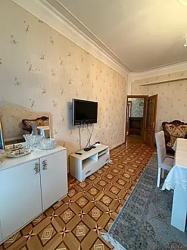 Kirayə verilir 2 otaqlı mənzil 75 m²