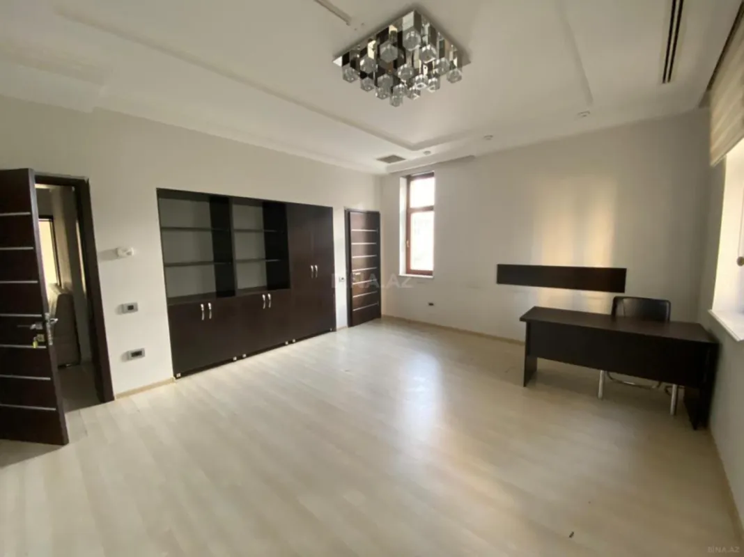 Satılır obyekt 550 m²