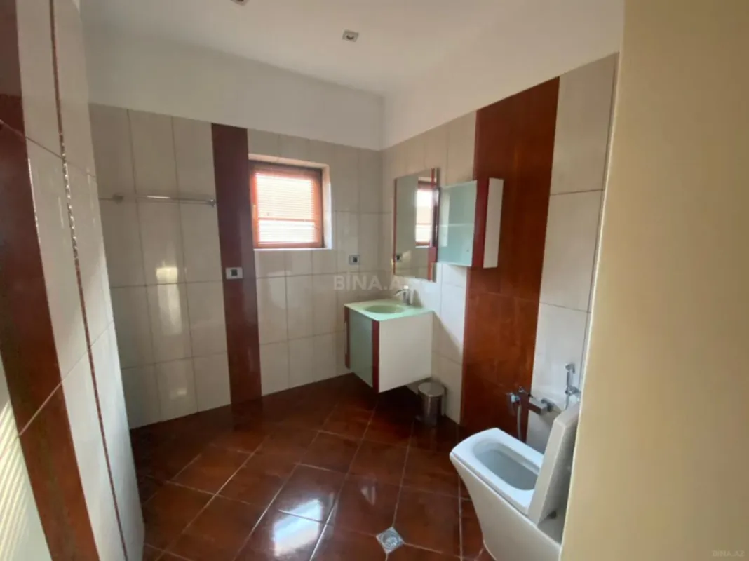 Satılır obyekt 550 m²