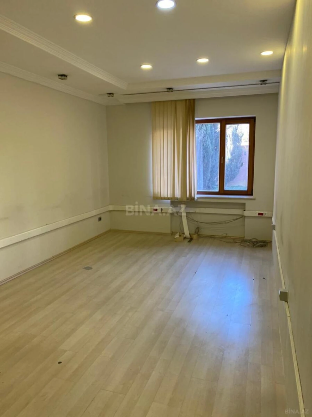Satılır obyekt 550 m²