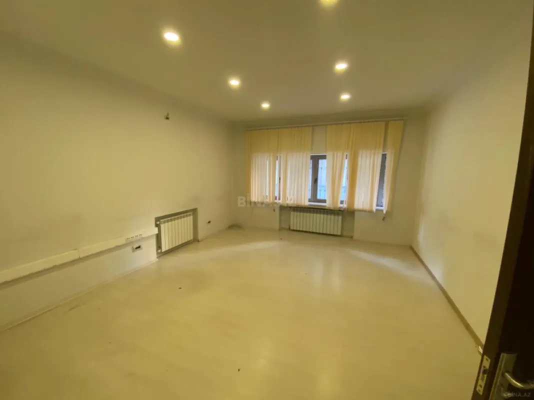 Satılır obyekt 550 m²