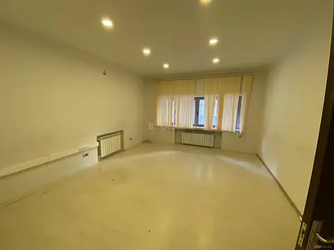 Satılır obyekt 550 m²
