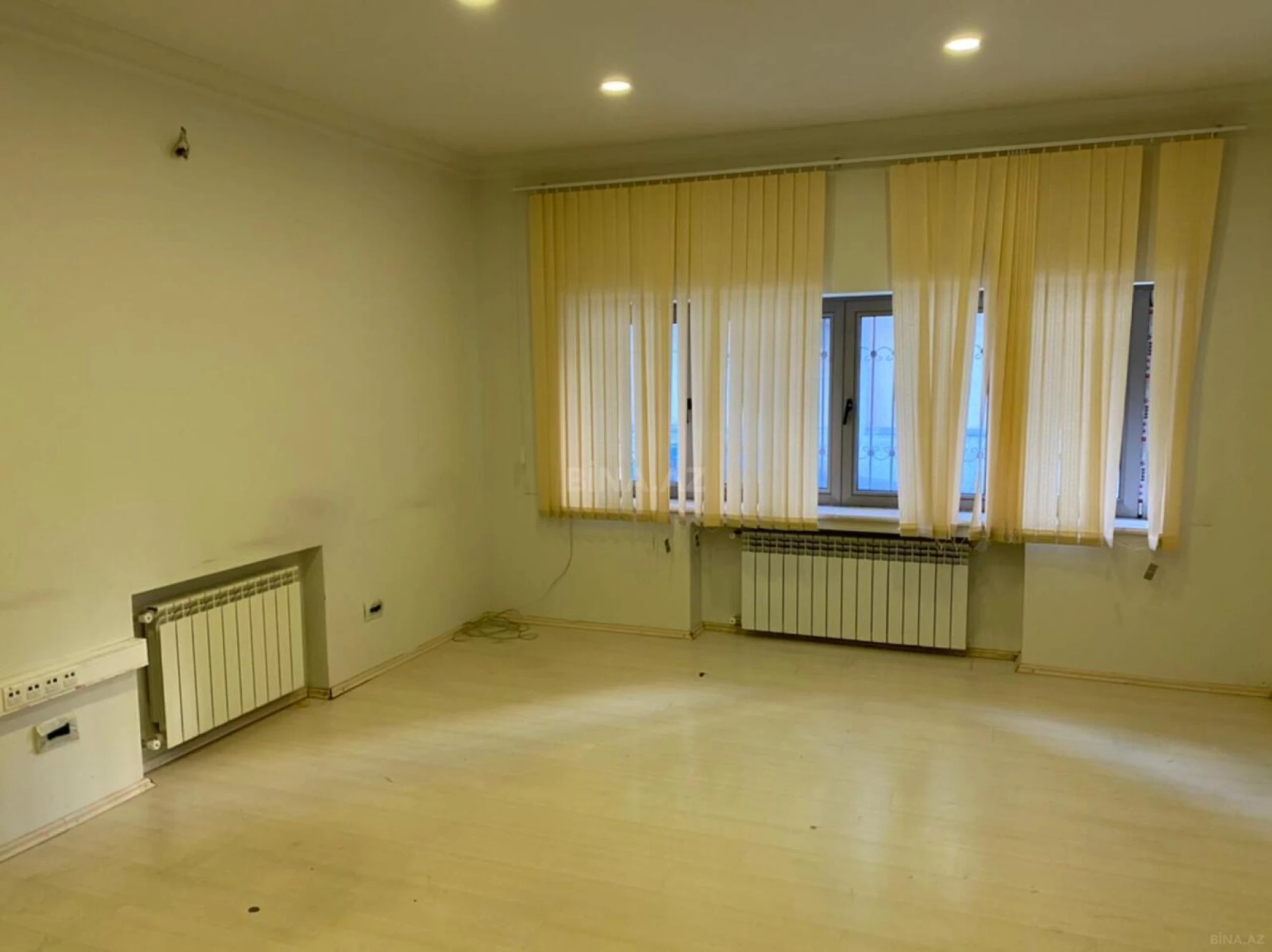 Satılır obyekt 550 m²