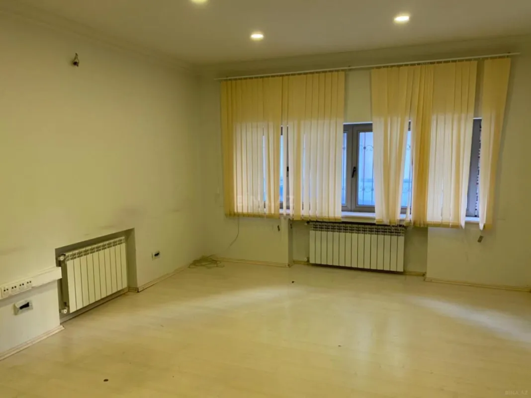 Satılır obyekt 550 m²